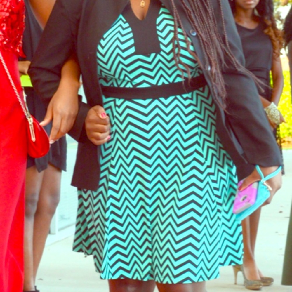 Horizontal wavy black and mint striped dress